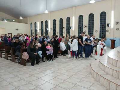 Bairro Cristo Rei celebra Pentecostes com missa especial e consagração dos dizimistas